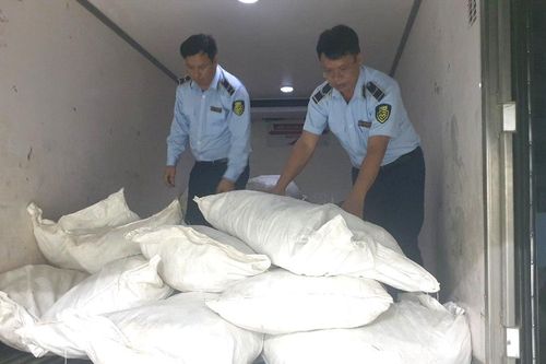 Lai Châu: Bắt giữ 1,9 tấn chân gà không rõ nguồn gốc
