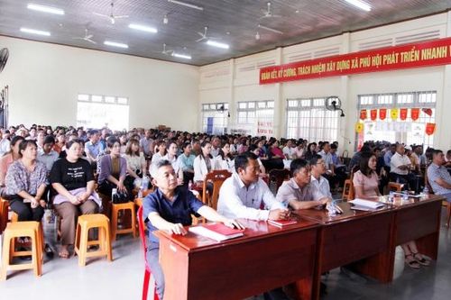 Bộ Tư lệnh Vùng 4 Hải quân tuyên truyền biển, đảo cho cán bộ, đảng viên, giáo viên huyện Đức Trọng