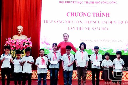 Vững bước em tới trường