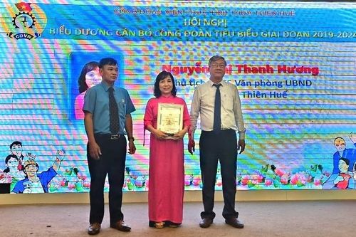 Tuyên dương 53 cán bộ công đoàn cơ sở tiêu biểu