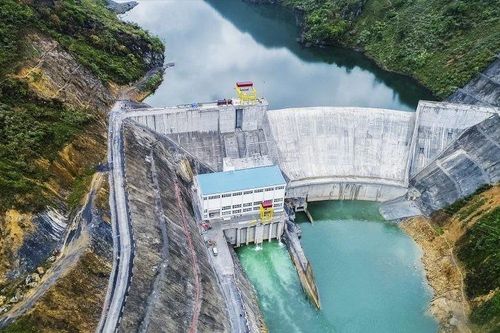 Quỹ ngoại Singapore quyết tâm trả giá cao để nắm quyền chi phối Cơ Điện Lạnh (REE)