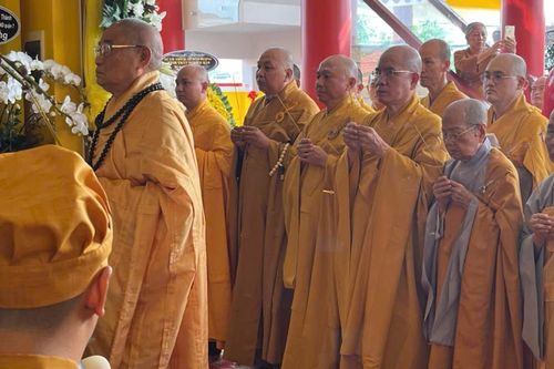 Ban Trị sự GHPGVN Q.7, môn phong Thiên Thai Giáo Quán tông viếng tang Hòa thượng Thích Đạt Phước