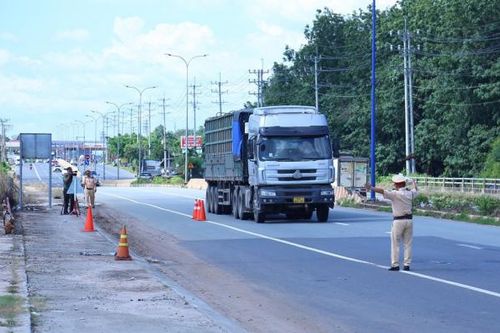 Tìm nguyên nhân nhiều tài xế xe tải chạy ẩu, chạy quá số giờ, gây tai nạn