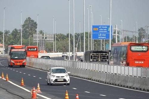 Trong tháng 8 sẽ sửa đường hỏng, đền bù nhà rung nứt khi làm cao tốc Mỹ Thuận-Cần Thơ