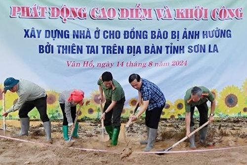Khởi công xây dựng nhà ở hỗ trợ người dân sau mưa lũ