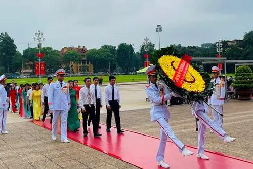 Cụm thi đua số 1 thành phố báo công dâng Bác