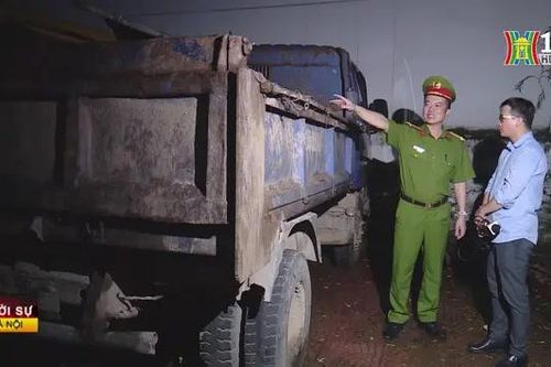 Ngăn chặn việc đổ phế thải xây dựng chiếm bãi sông Hồng