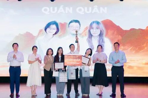 Đội marketing Chameleon giành giải nhất cuộc thi Social Pioneers 2024