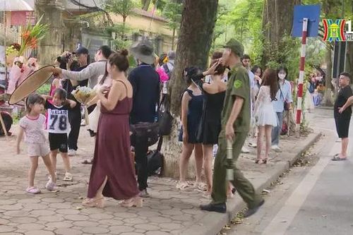 Mạnh tay xử phạt vi phạm trật tự phố Phan Đình Phùng