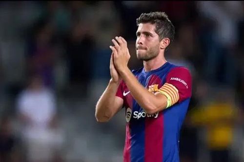 Barcelona chia tay đội trưởng Sergi Roberto