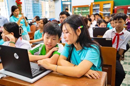 Hội Khuyến học tỉnh Đồng Tháp trao học bổng giáo dục Hands-on