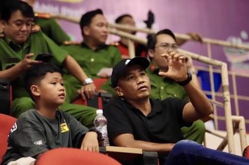 Cổ động viên ấn tượng khi xem các trận đấu của Giải bóng chuyền Công an TPHCM mở rộng