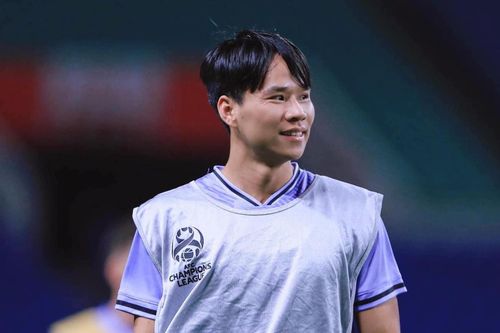Cầu thủ 4 lần vô địch V.League xuống giải hạng Nhất thi đấu