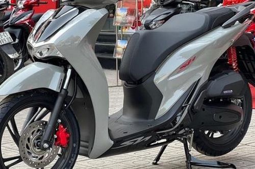 Giá xe SH 125i mới nhất tháng 8/2024 giảm cực mạnh, rẻ hiếm thấy dưới cả giá niêm yết: Cơ hội vàng sắm xe mô tô sang
