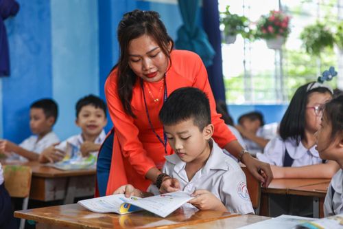 Cử tri kiến nghị bổ sung biên chế ngành giáo dục