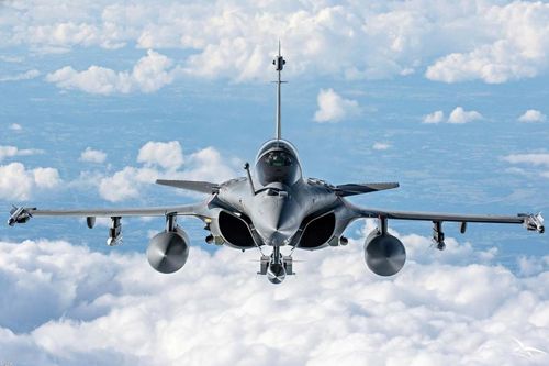 Hai chiến đấu cơ Rafale va chạm giữa không trung ở Pháp