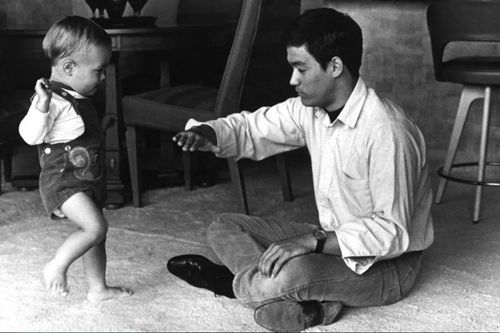 Nỗi đau của vợ và con gái Lý Tiểu Long
