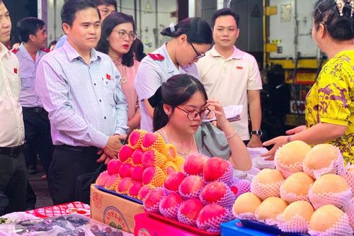 Hoạt động chợ nông sản Thủ Đức gặp khó vì không rõ cơ quan chủ quản