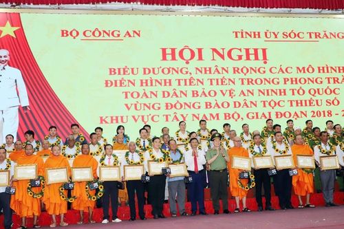 Biểu dương nhiều mô hình đồng bào dân tộc thiểu số Tây Nam Bộ