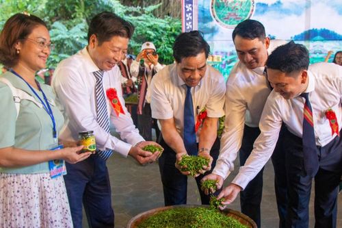 Nhiều hoạt động văn hóa, du lịch tại lễ hội Ớt A Riêu