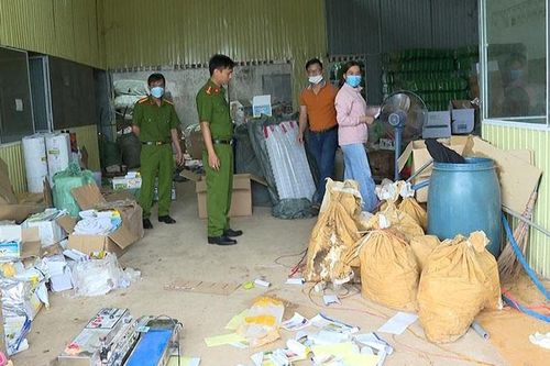 Gia Lai: Bắt tạm giam hai đối tượng sản xuất, tiêu thụ thuốc bảo vệ thực vật giả