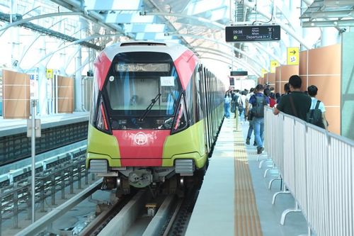 Tàu điện Nhổn-Ga Hà Nội phục vụ hơn 393.000 lượt hành khách trong tuần đầu