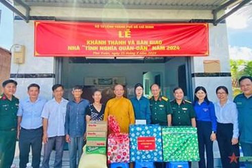 Bộ tư lệnh TP Hồ Chí Minh bàn giao nhà Tình nghĩa quân - dân tại huyện Nhà Bè