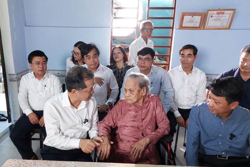Lãnh đạo TP Đà Nẵng tri ân Mẹ Phạm Thị Thìn