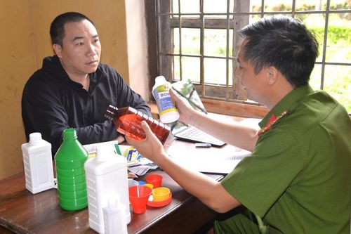 Đánh sập 'lò' điều chế thuốc bảo vệ thực vật giả của 2 'kỹ sư hóa'… không bằng