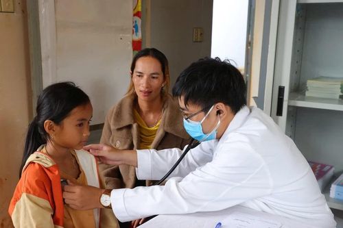 Khám bệnh, cấp thuốc cho đồng bào dân tộc thiểu số tại tỉnh Đắk Nông
