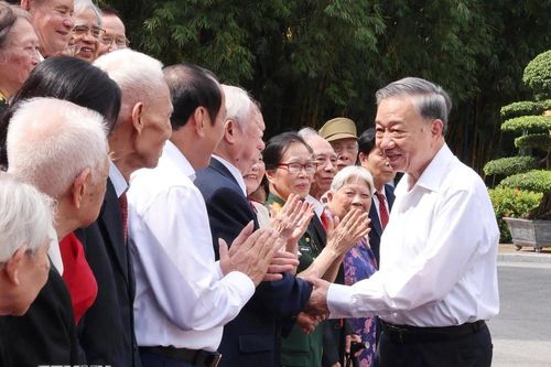 Tổng Bí thư, Chủ tịch nước Tô Lâm gặp mặt nhân chứng từng phục vụ, bảo vệ Bác Hồ