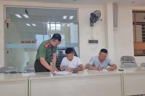 Thực hư hình cờ Tổ quốc bị cán bộ phường yêu cầu xóa ở Quảng Ninh