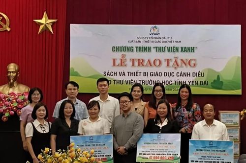 Trao tặng gần 3.000 bản sách cho các thư viện trường học ở Yên Bái