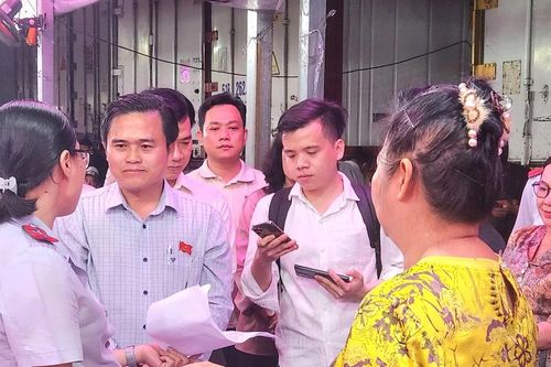Kiểm tra chợ đầu mối nông sản Thủ Đức: Giấy tờ nguồn gốc hàng hóa và chủ sạp đều… 'ở nhà'