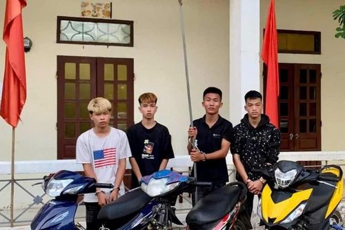 Bắt 4 kẻ côn đồ dùng hung khí chặn đường cướp xe máy ở Vĩnh Phúc