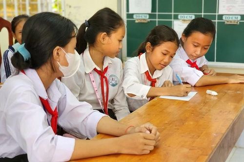 Hỗ trợ gần 2.000 trẻ có hoàn cảnh khó khăn tiếp tục con đường học tập