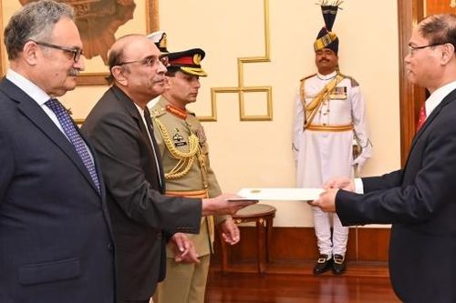 Đại sứ Phạm Anh Tuấn trình Thư ủy nhiệm lên Tổng thống Pakistan