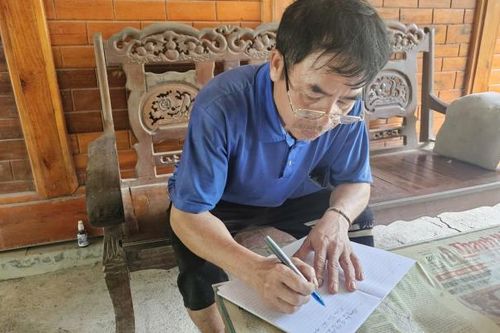 Từ những lá đơn xin được... thoát nghèo