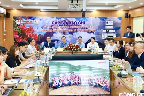 Hấp dẫn giải leo núi 'Bước chân trên mây' lần thứ II năm 2024