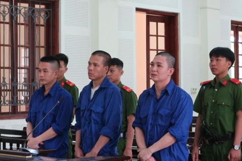 Rủ nhau buôn ma túy khi đi uống thuốc cai nghiện