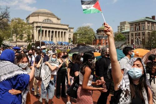 Hiệu trưởng Đại học Columbia từ chức sau khi dẹp cuộc biểu tình phản chiến ở Gaza