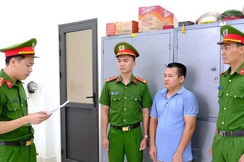 Khởi tố tài xế lái xe container 'thông chốt' đâm thẳng vào lực lượng CSGT