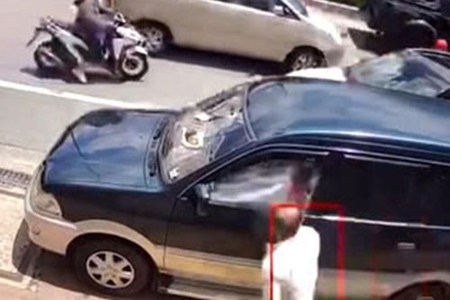 'Thói quen' bất tuân luật pháp qua vụ đập ô tô, bắt tài xế quỳ xin lỗi