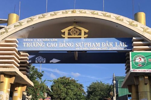 Trường tuyển vượt chỉ tiêu, hàng loạt sinh viên chưa có bằng tốt nghiệp