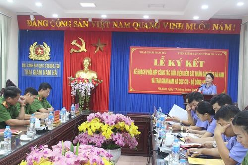VKSND tỉnh Hà Nam ký kết kế hoạch phối hợp công tác với Trại giam Nam Hà