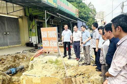 Bí thư Thành ủy Vinh: 'Sẽ xử lý các đơn vị thi công chậm tiến độ trong nâng cấp một số tuyến đường trọng điểm'