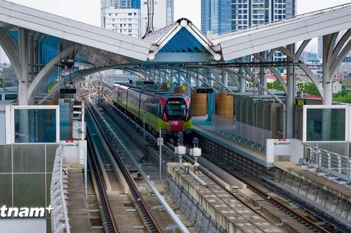 Gần 400.000 người dân đi tàu Nhổn-Ga Hà Nội trong bảy ngày khai thác