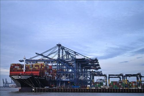 Kinh tế Anh giảm tốc nhẹ trong quý II