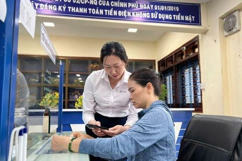 PC Quảng Ngãi đẩy mạnh chuyển đổi số cung ứng dịch vụ điện thuận tiện cho khách hàng
