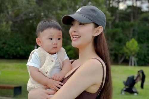 Minh Hằng bối rối vì một lời nhận xét liên quan đến con trai